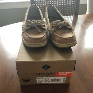 Sperry boat shoes ***brand new-only worn once**